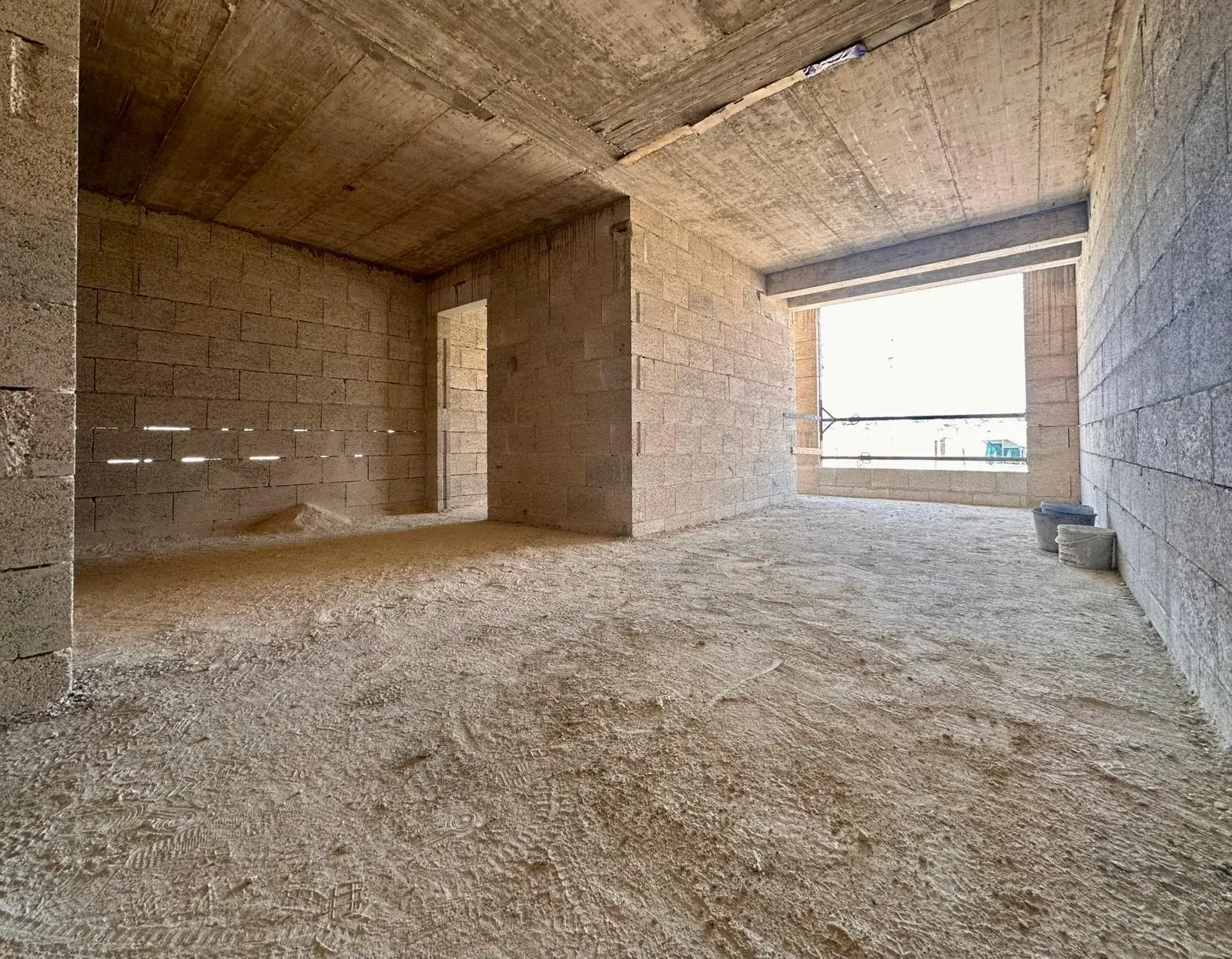 Original room photo.